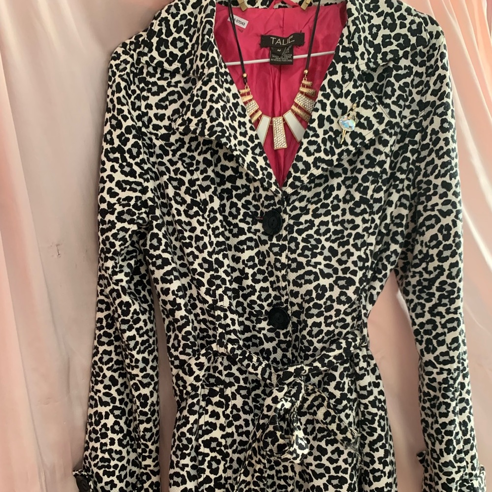 I only wish this coat fit me. I’ve had it since 2007 and wore it once.
